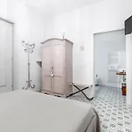 D B&B