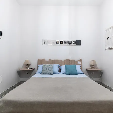 Bed & Breakfast D *